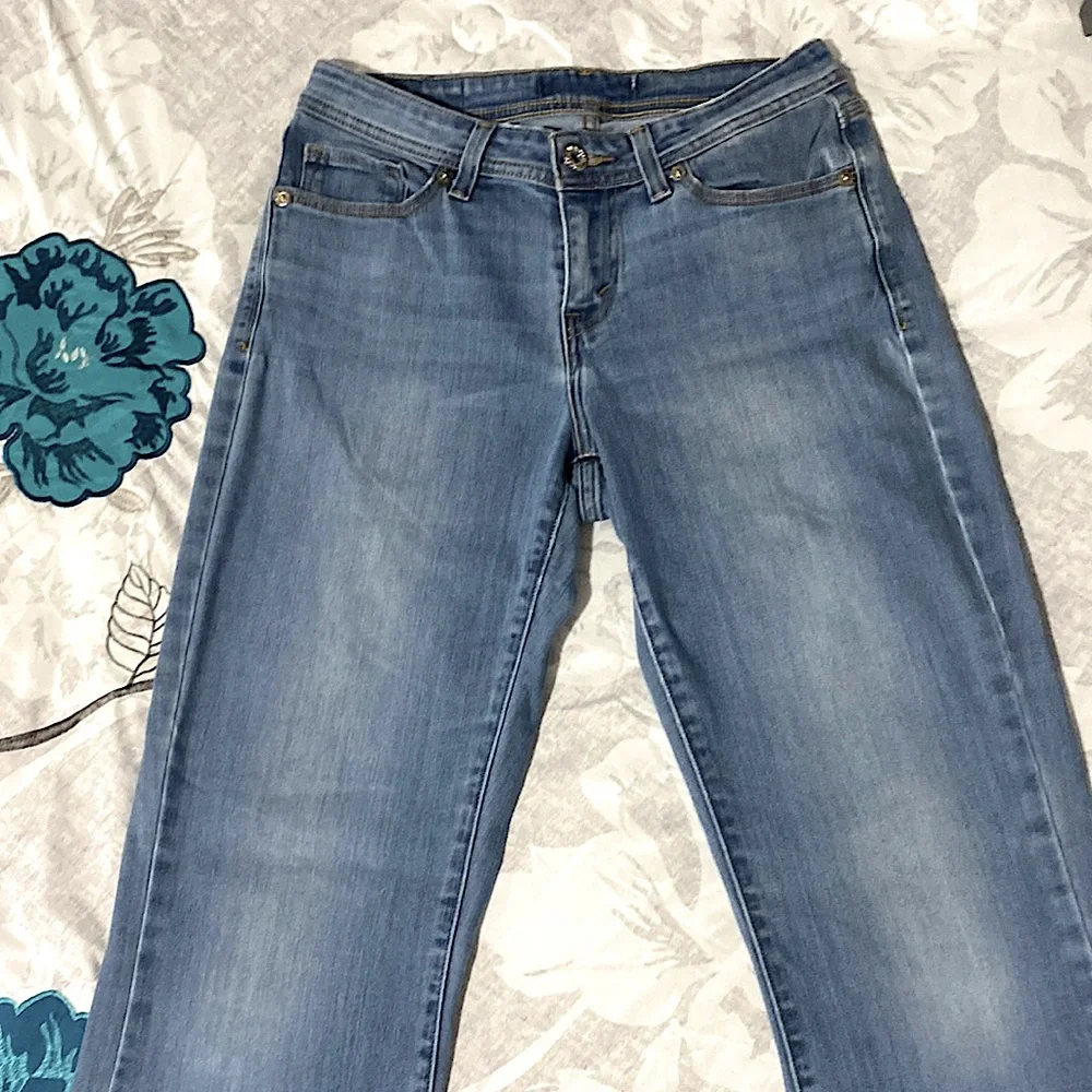 Levi’s Light Wash Flare Jeans - Picture 7 of 15